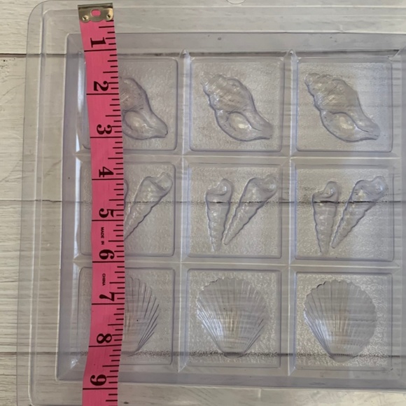 Plastic Seashell Mold- EUC - Picture 3 of 4